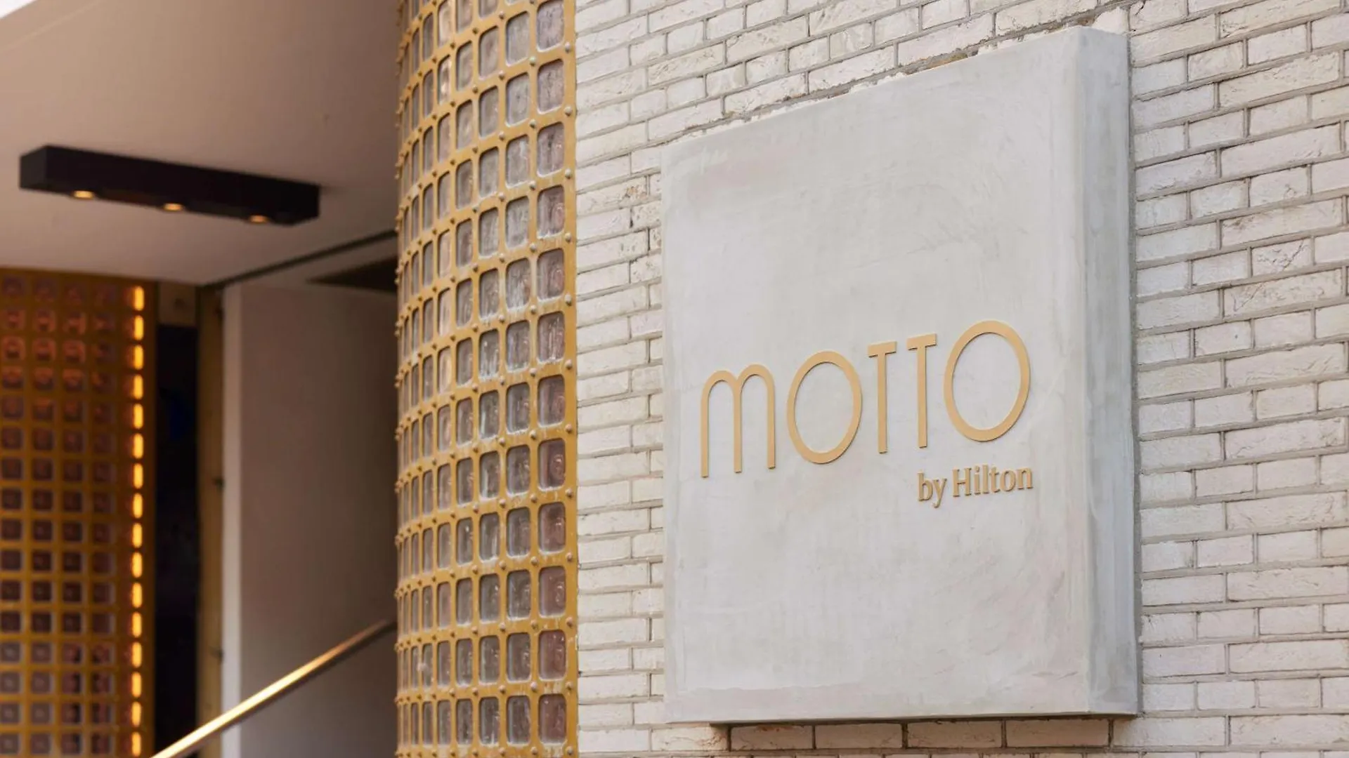 Hotel Motto By Hilton Rotterdam Blaak 4*,